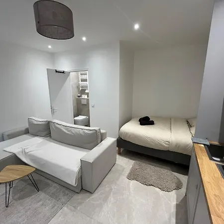 Beautiful Palais Des Congres Apartment